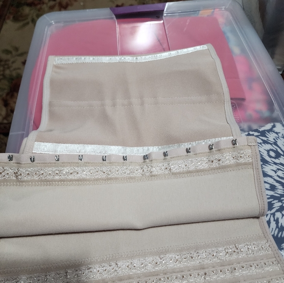 NWOT Silvana Sz 38 EU; US M; Women's Latex & Lined Waist Trainer - Picture 16 of 16